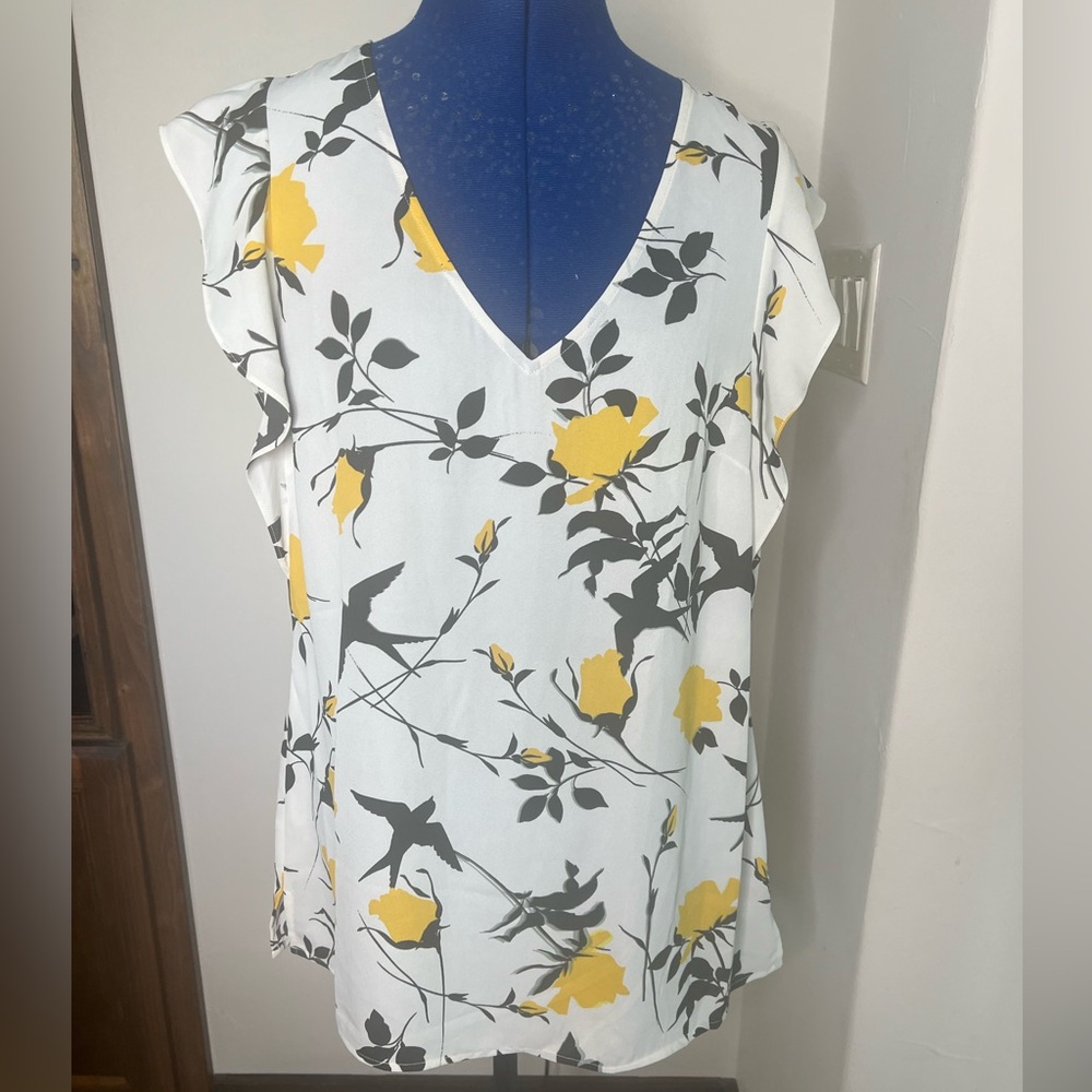 CAbi Gray Sleeveless Graphic Blouse